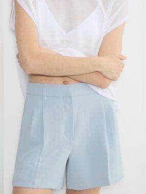 Aritzia The Effortless Short™ Mid-Thigh Light Blue High-Waist Tailored Shorts
